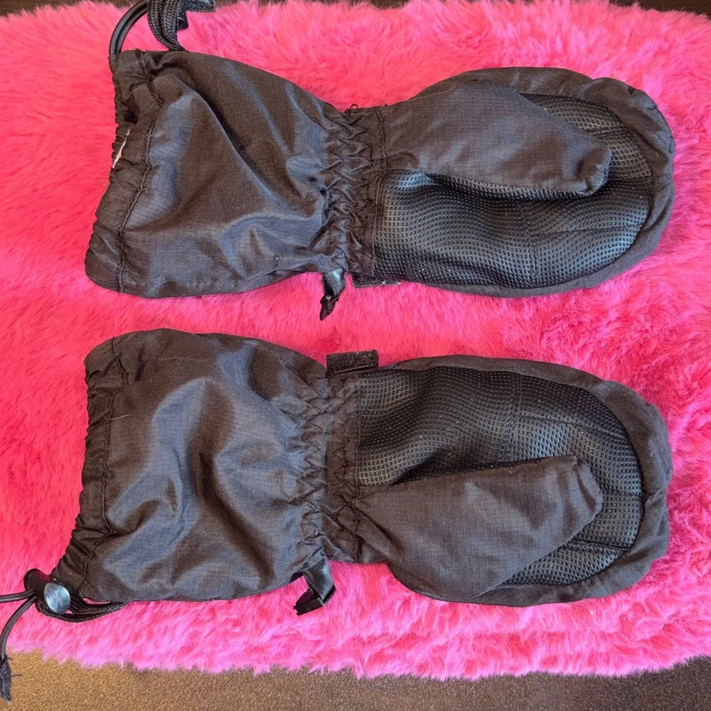 EUC REI KIDS BLACK MITTENS. velcro, cinch, wrist, wrap, cinching, arm strap, ex